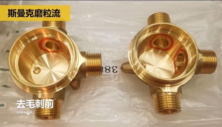 用磨粒流不怕划伤，铜三通<a href='//www.jacobled.com/www/' target='_blank'><u>交叉孔去毛刺</u></a>